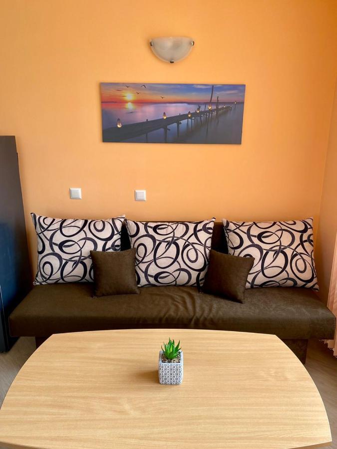 Cozy Apartment In The Center Of Primorsko Exterior foto