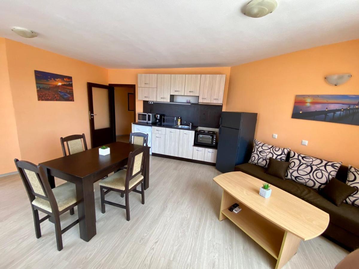 Cozy Apartment In The Center Of Primorsko Exterior foto
