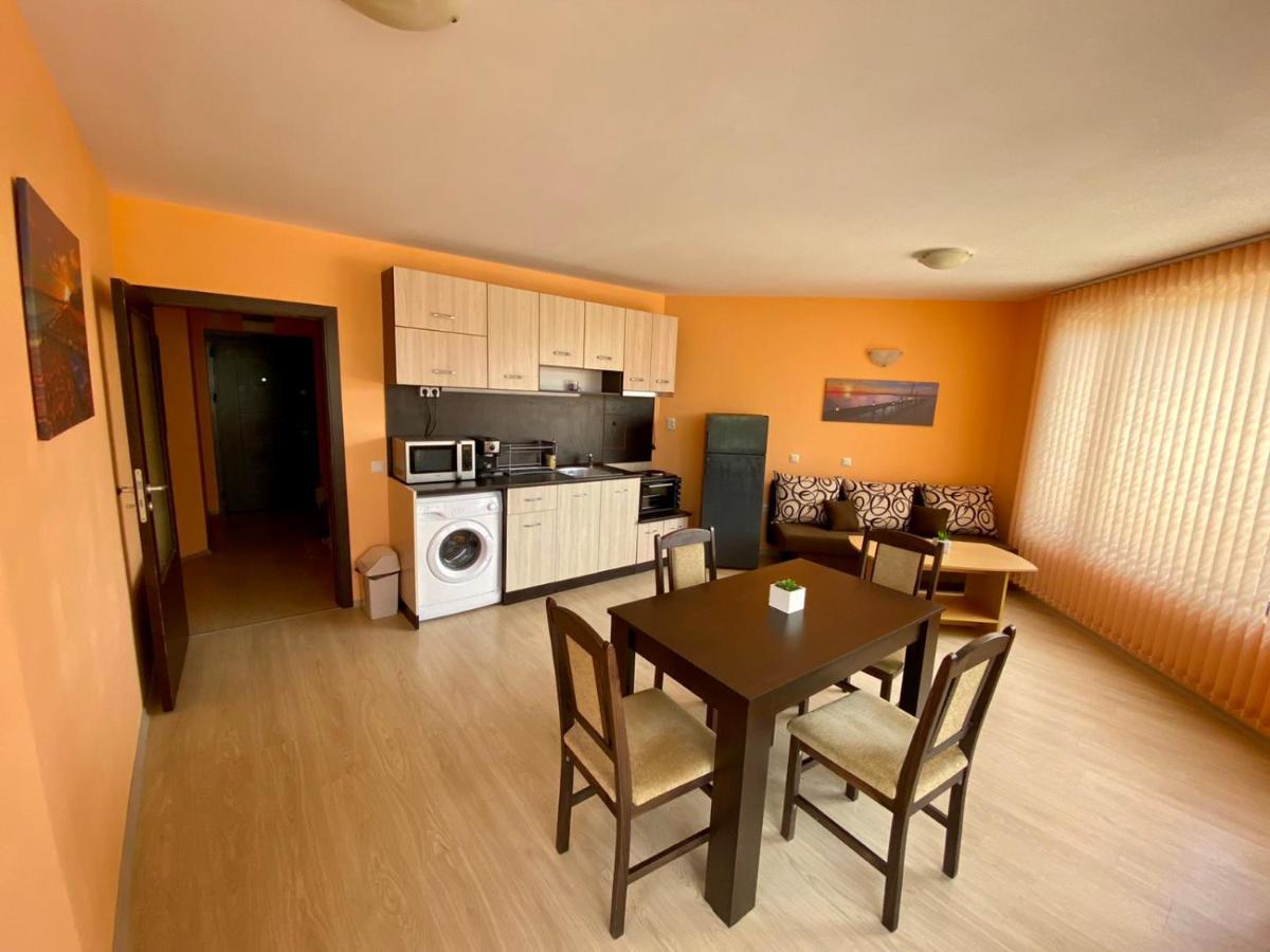 Cozy Apartment In The Center Of Primorsko Exterior foto